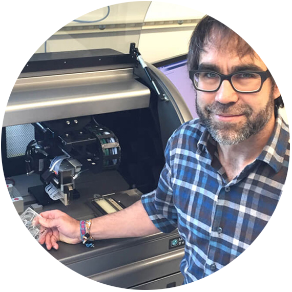 Fred Hutch 암 연구 센터는 ClonePix 2 시스템을 양성 하이브리도마 클론의 효율적인 스크리닝과 분리에 사용합니다.